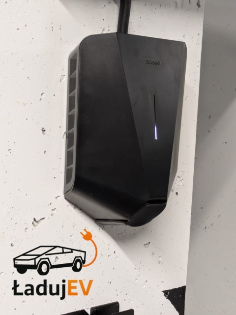 Easee Charge UP 22kW Front Czarny Mat